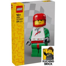 40819 SCULPTURES Up-Scaled Racing Driver Minifigure